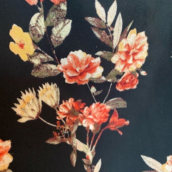 PINK Republic Black Floral Lined Swing Tank‎ Top - Picture 4 of 9